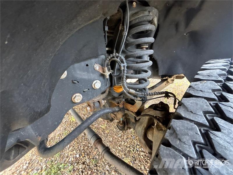 Ford F-550 XLT 4x4 Cab and Chassis (Inoperable) Cabins and interior