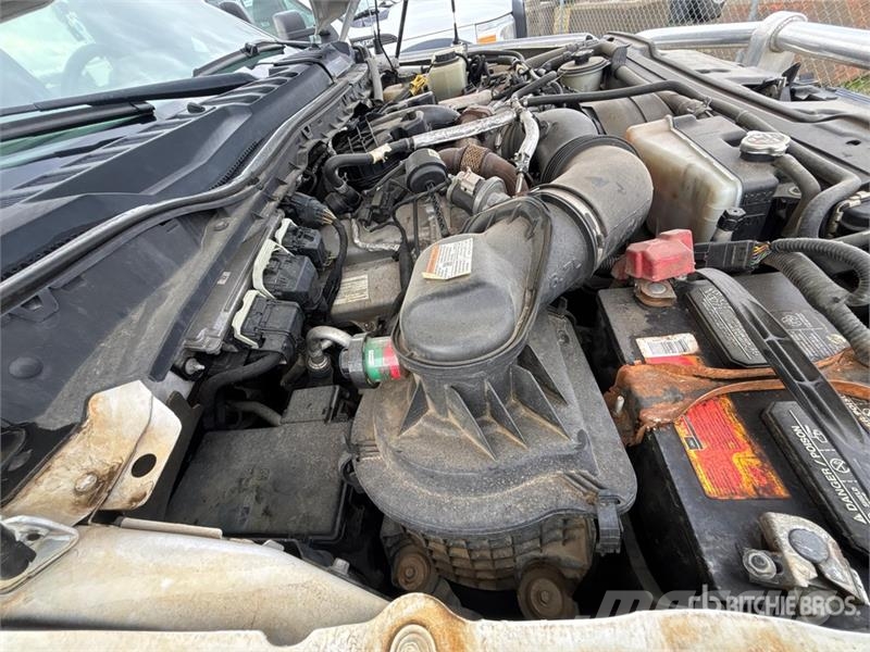 Ford F-550 XLT 4x4 Cab and Chassis (Inoperable) Cabins and interior