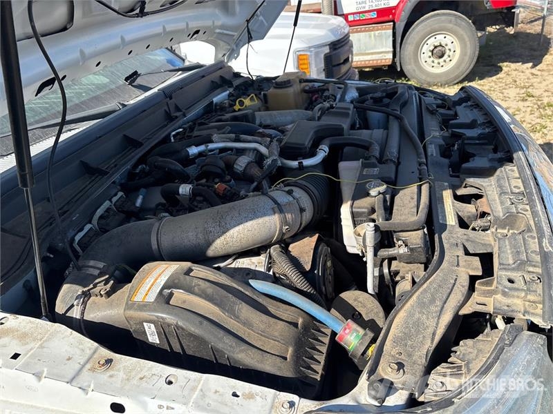 Ford F-550 XLT 4x4 Cab and Chassis 駕駛室與內部