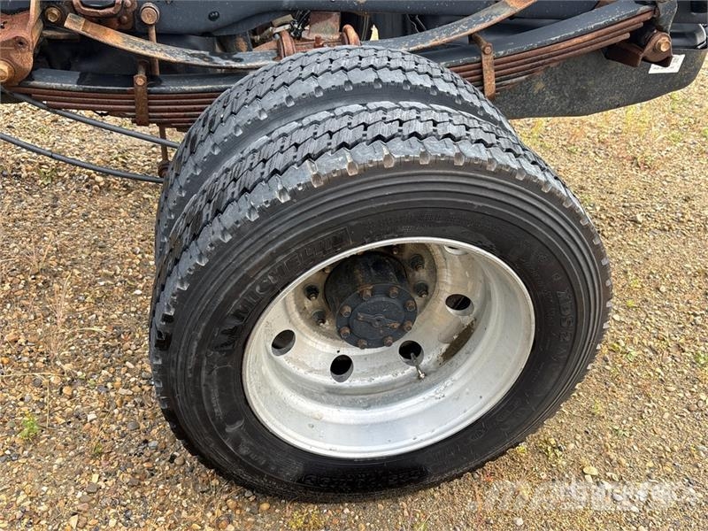 Ford F-550 XLT 4x4 Cab and Chassis (Inoperable) Cabins and interior