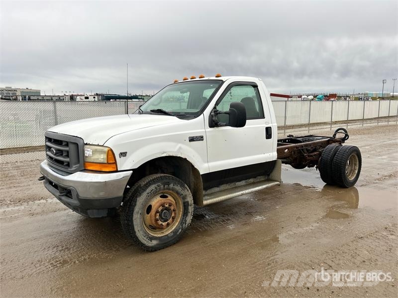 Ford F-550 XLT 4x4 Cab and Chassis Kabine i unutrašnjost