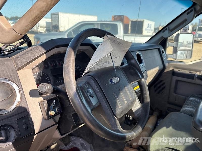 Ford F-550 XLT 4x4 Cab and Chassis (Inoperable) Kabine i unutrašnjost