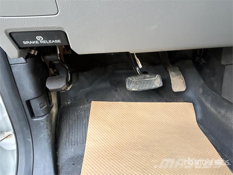 Ford F-550 XLT 4x4 Cab and Chassis (Inoperable) Cabins and interior