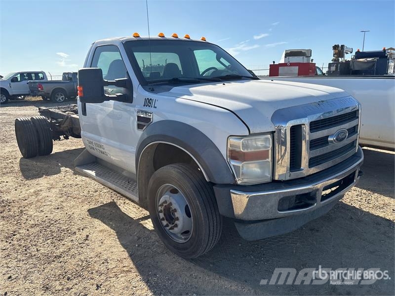 Ford F-550 XLT 4x4 Cab and Chassis (Inoperable) Kabine i unutrašnjost