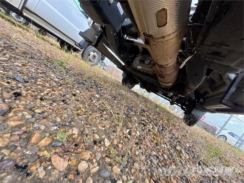 Ford F-550 XLT 4x4 Cab and Chassis (Inoperable) Cabins and interior