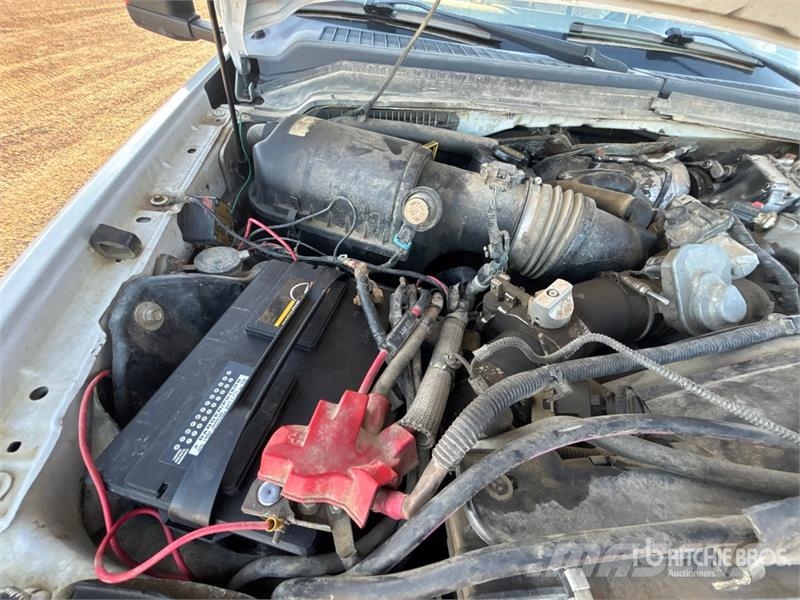 Ford F-550 XLT 4x4 Crew Cab Flatbed Truck (Inoperable) Flatbed kamyonlar