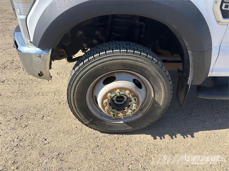 Ford F-550 XLT 4x4 Crew Cab Flatbed Truck Lastbil med lad/Flatbed