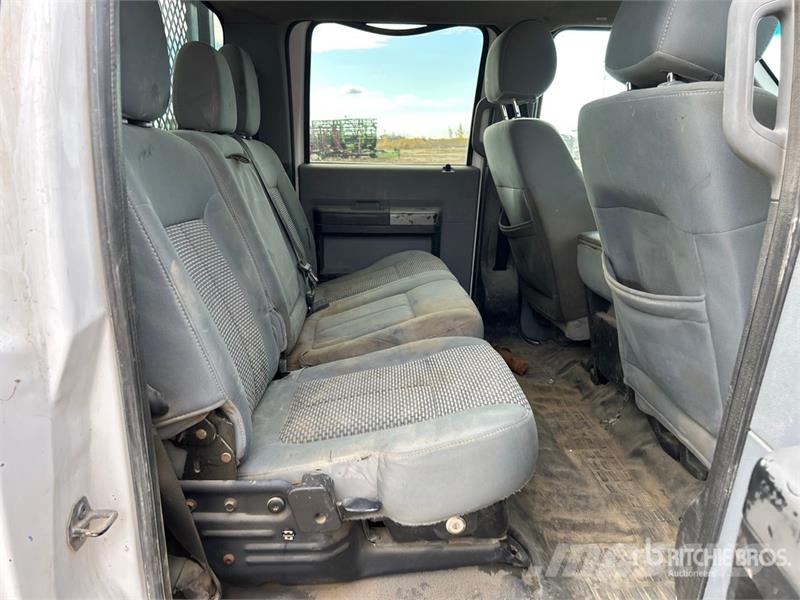 Ford F-550 XLT 4x4 Crew Cab Flatbed Truck Lava-kuorma-autot
