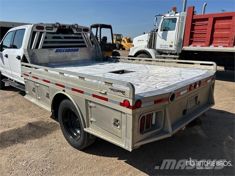 Ford F-550 XLT 4x4 Crew Cab Flatbed Truck 플랫베드/드롭사이드 트럭