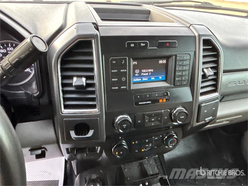 Ford F-550 XLT 4x4 Crew Cab Flatbed Truck Flatbed kamyonlar