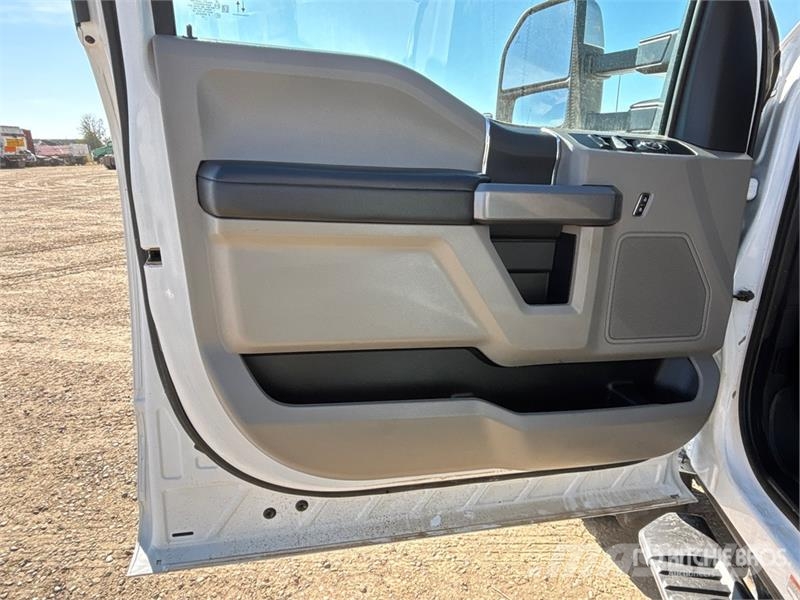 Ford F-550 XLT 4x4 Crew Cab Service Truck Municipal / general purpose vehicles