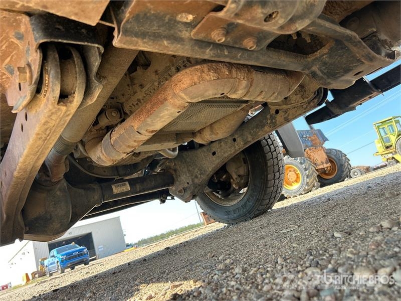 Ford F-550 XLT 4x4 Crew Cab Flatbed Truck 플랫베드/드롭사이드 트럭
