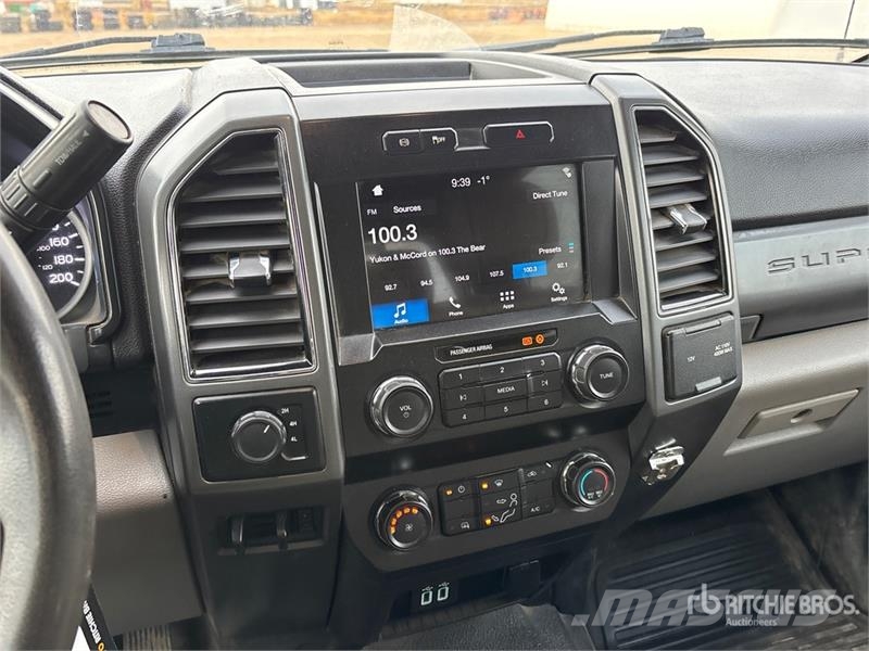 Ford F-550 XLT 4x4 Crew Cab Flatbed Truck Kamioni sa otvorenim sandukom