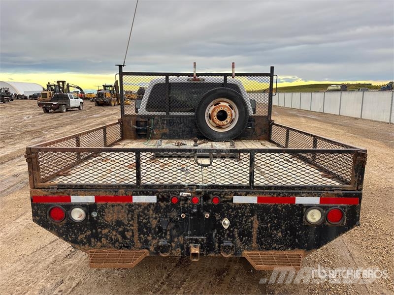 Ford F-550 XLT 4x4 Crew Cab Flatbed Truck (Inoperable) Camiões estrado/caixa aberta