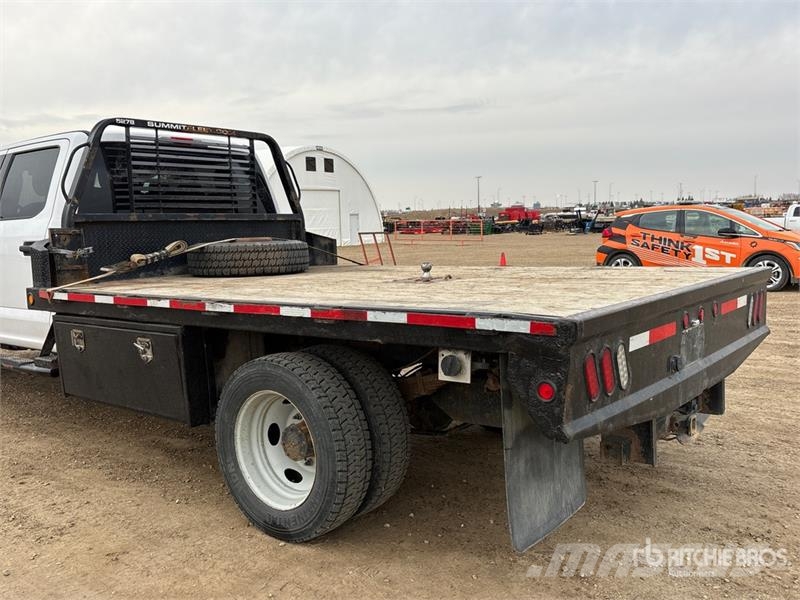 Ford F-550 XLT 4x4 Crew Cab Flatbed Truck Kamioni sa otvorenim sandukom