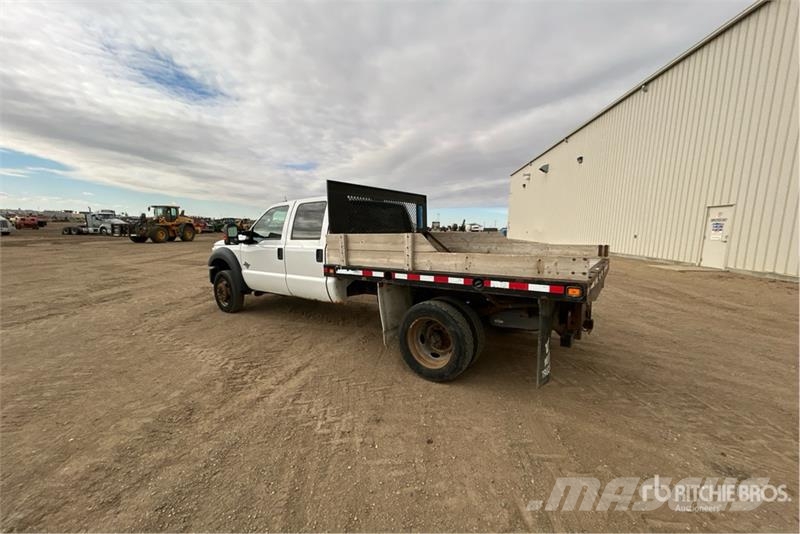 Ford F-550 XLT 4x4 Crew Cab Flatbed Truck Lava-kuorma-autot