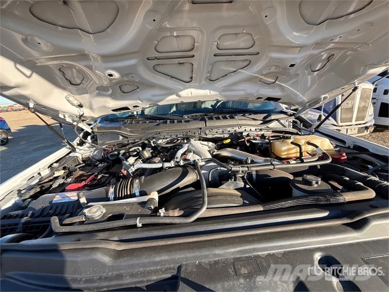 Ford F-550 XLT 4x4 Crew Cab Service Truck Camions et véhicules municipaux