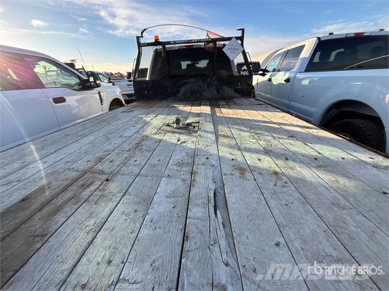 Ford F-550 XLT 4x4 Crew Cab Flatbed Truck Camiones de cama baja