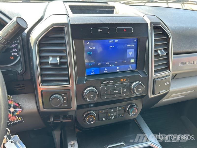 Ford F-550 XLT 4x4 Crew Cab Flatbed Truck 플랫베드/드롭사이드 트럭