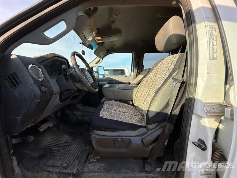 Ford F-550 XLT 4x4 Crew Cab Flatbed Truck Kamioni sa otvorenim sandukom