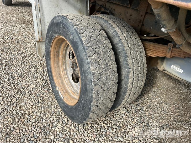 Ford F-550 XLT 4x4 Crew Cab Flatbed Truck Lava-kuorma-autot