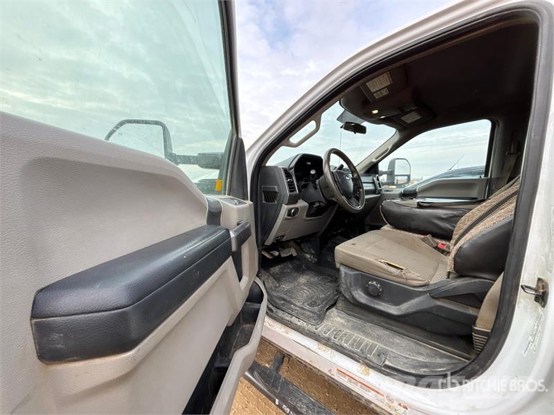 Ford F-550 XLT 4x4 Crew Cab Flatbed Truck Kamioni sa otvorenim sandukom