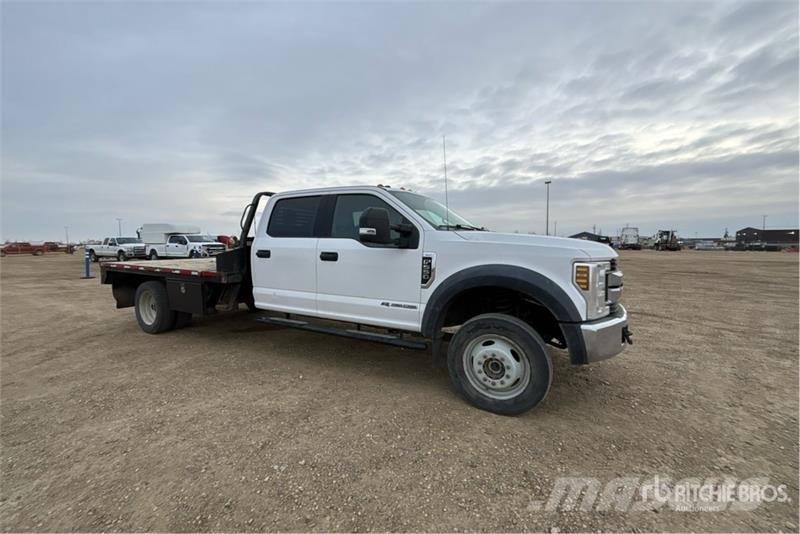 Ford F-550 XLT 4x4 Crew Cab Flatbed Truck Kamioni sa otvorenim sandukom