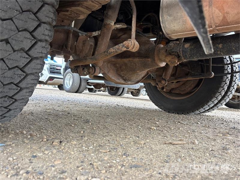 Ford F-550 XLT 4x4 Crew Cab Flatbed Truck Lava-kuorma-autot