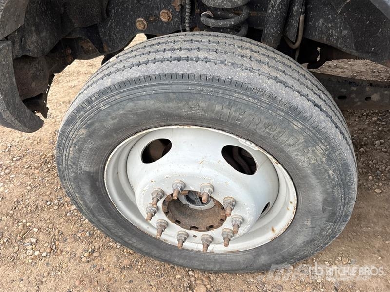 Ford F-550 XLT 4x4 Crew Cab Flatbed Truck Kamioni sa otvorenim sandukom