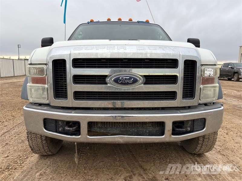 Ford F-550 XLT 4x4 Crew Cab Flatbed Truck (Inoperable) Camiões estrado/caixa aberta