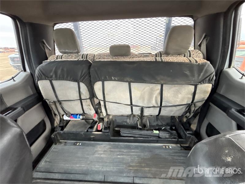 Ford F-550 XLT 4x4 Crew Cab Flatbed Truck Kamioni sa otvorenim sandukom