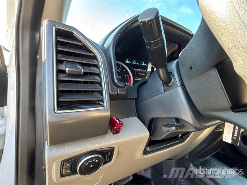 Ford F-550 XLT 4x4 Crew Cab Service Truck Municipal / general purpose vehicles