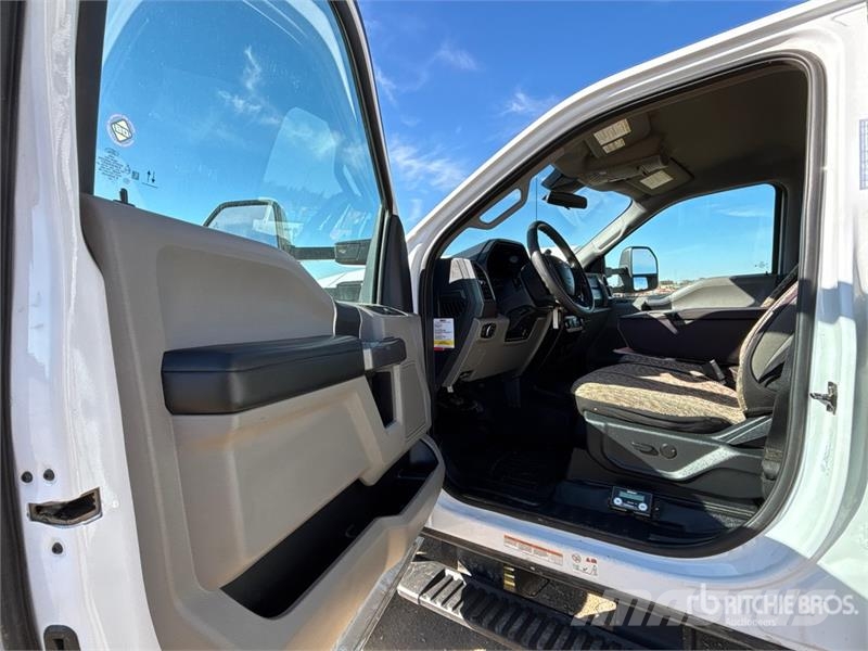 Ford F-550 XLT 4x4 Crew Cab Service Truck Municipal / general purpose vehicles