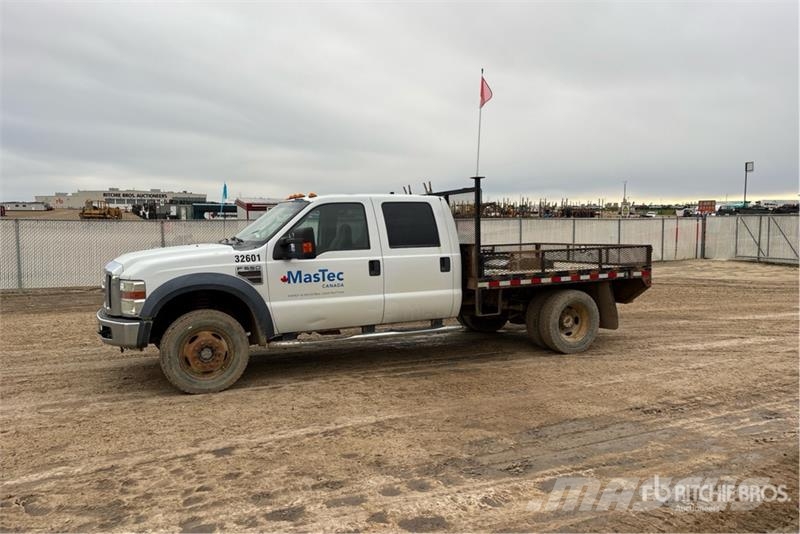 Ford F-550 XLT 4x4 Crew Cab Flatbed Truck (Inoperable) Camiões estrado/caixa aberta