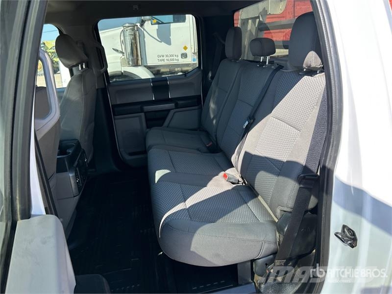 Ford F-550 XLT 4x4 Crew Cab Flatbed Truck 플랫베드/드롭사이드 트럭