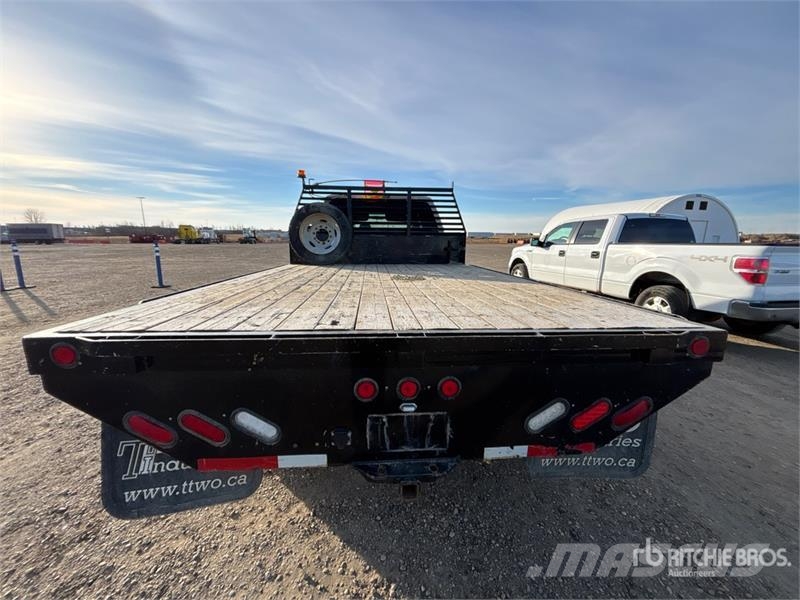 Ford F-550 XLT 4x4 Crew Cab Flatbed Truck Kamioni sa otvorenim sandukom