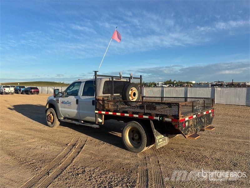 Ford F-550 XLT 4x4 Crew Cab Flatbed Truck (Inoperable) Flatbed kamyonlar