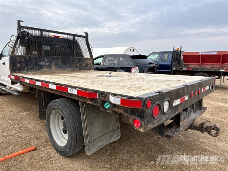 Ford F-550 XLT 4x4 Crew Cab Flatbed Truck Kamioni sa otvorenim sandukom