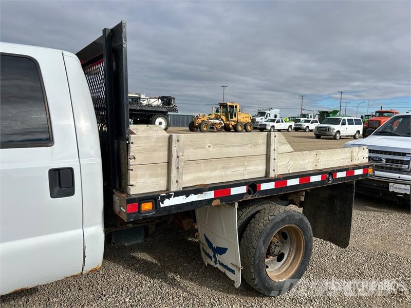 Ford F-550 XLT 4x4 Crew Cab Flatbed Truck Lava-kuorma-autot