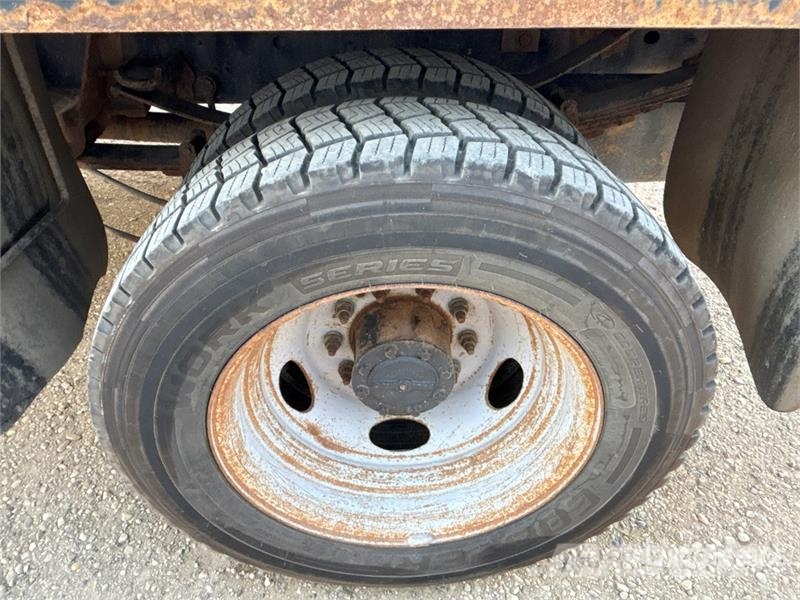 Ford F-550 XLT 4x4 Crew Cab Flatbed Truck Camiones de cama baja
