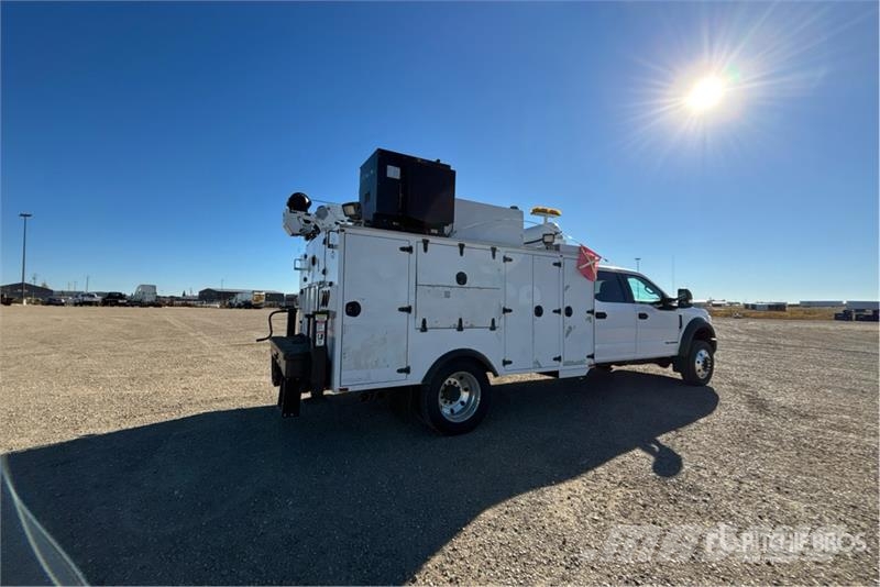 Ford F-550 XLT 4x4 Crew Cab Service Truck Camions et véhicules municipaux