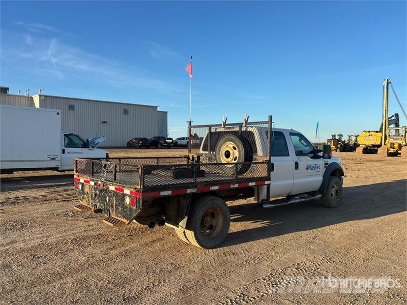 Ford F-550 XLT 4x4 Crew Cab Flatbed Truck (Inoperable) Flatbed kamyonlar