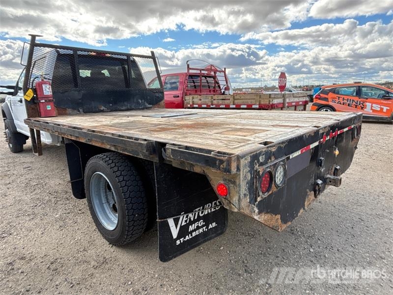 Ford F-550 XLT 4x4 Crew Cab Flatbed Truck Lava-kuorma-autot
