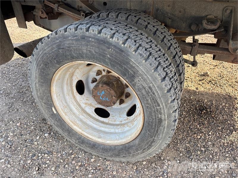 Ford F-550 XLT 4x4 Crew Cab Flatbed Truck Kamioni sa otvorenim sandukom