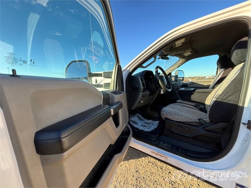 Ford F-550 XLT 4x4 Crew Cab Service Truck Camions et véhicules municipaux