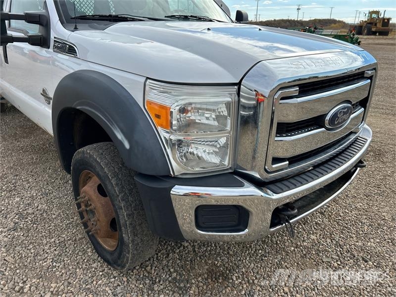 Ford F-550 XLT 4x4 Crew Cab Flatbed Truck Lava-kuorma-autot