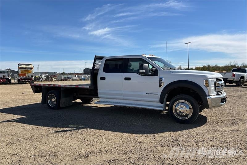 Ford F-550 XLT 4x4 Crew Cab Flatbed Truck Lastbil med lad/Flatbed