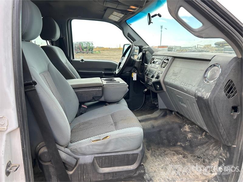 Ford F-550 XLT 4x4 Crew Cab Flatbed Truck Lava-kuorma-autot