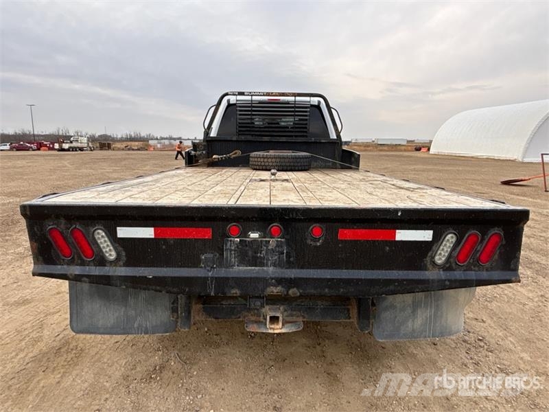 Ford F-550 XLT 4x4 Crew Cab Flatbed Truck Kamioni sa otvorenim sandukom
