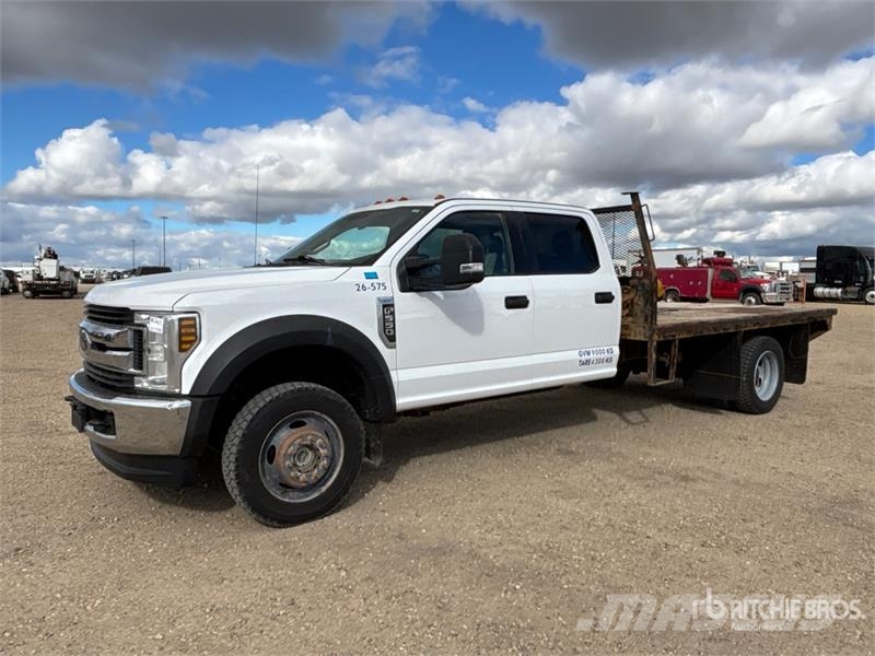 Ford F-550 XLT 4x4 Crew Cab Flatbed Truck Lava-kuorma-autot